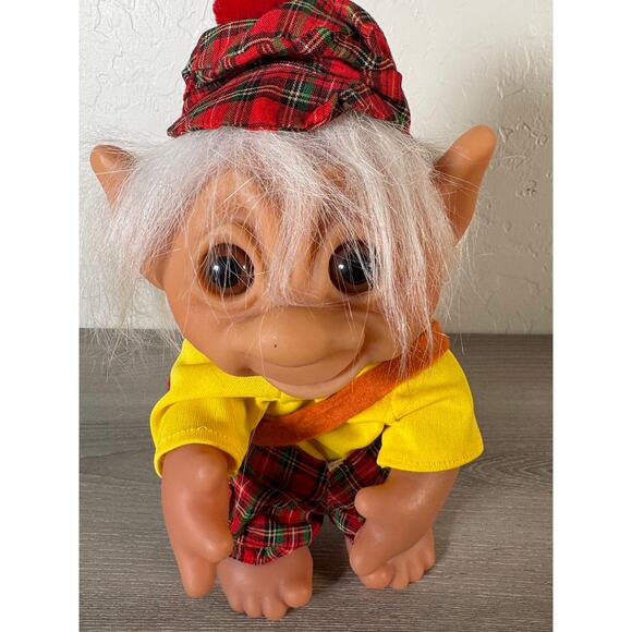 Vintage 1960s Dam Troll Doll – Scottish Highlander Outfit – Plaid Hat, Bagpipes - Picture 3 of 3